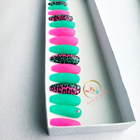*Leona* - Reusable Press-on Nails - Picture 2 of 7